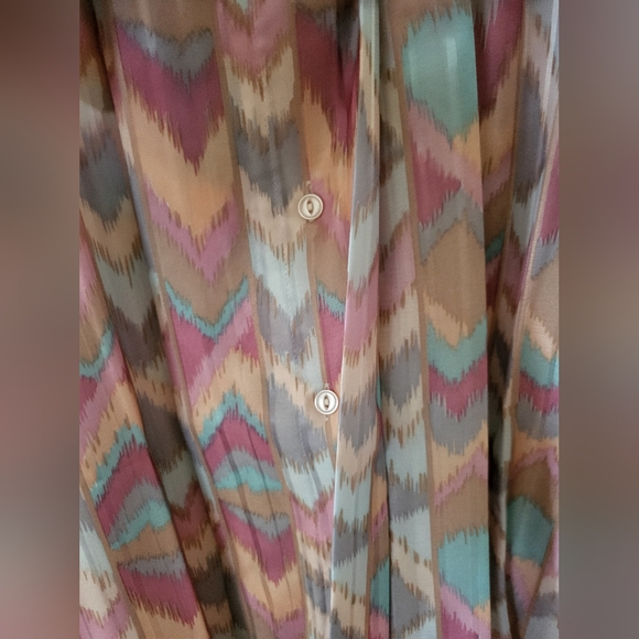 NWOT Queens Way to Fashion Multi Color Chevron Neck Tie Blouse Sz 10 - Picture 4 of 5